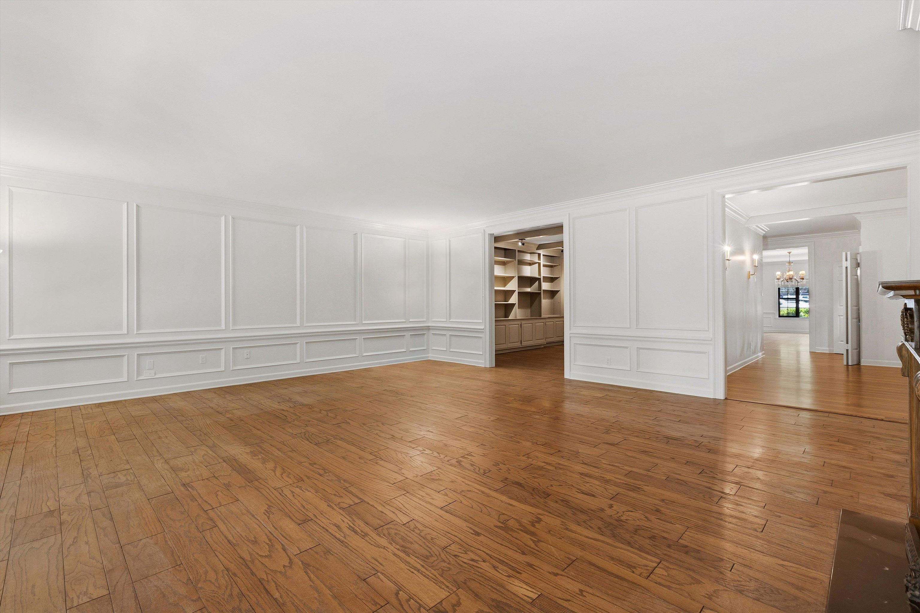 585 S GREER ST Unit: 100