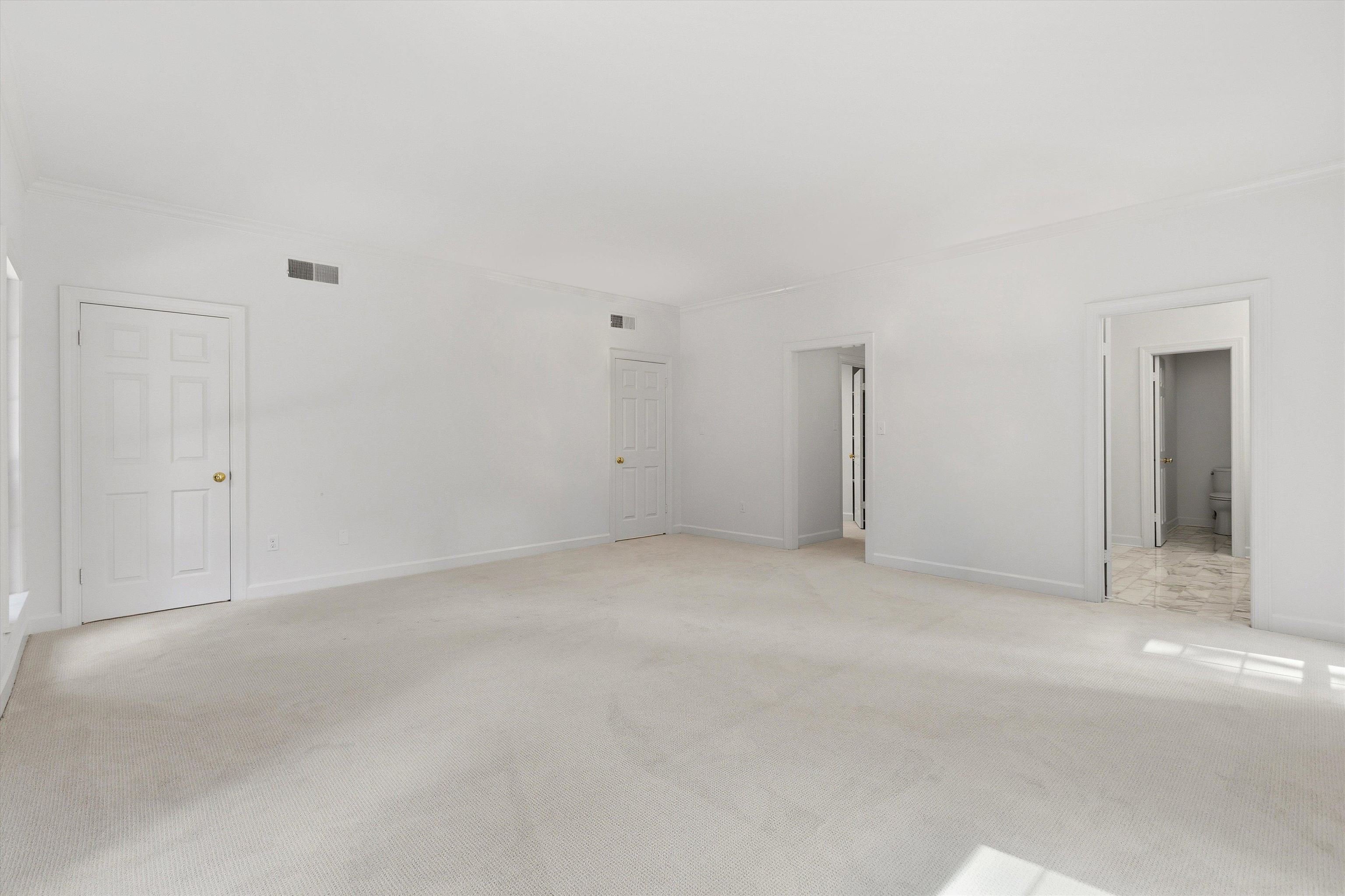 585 S GREER ST Unit: 100
