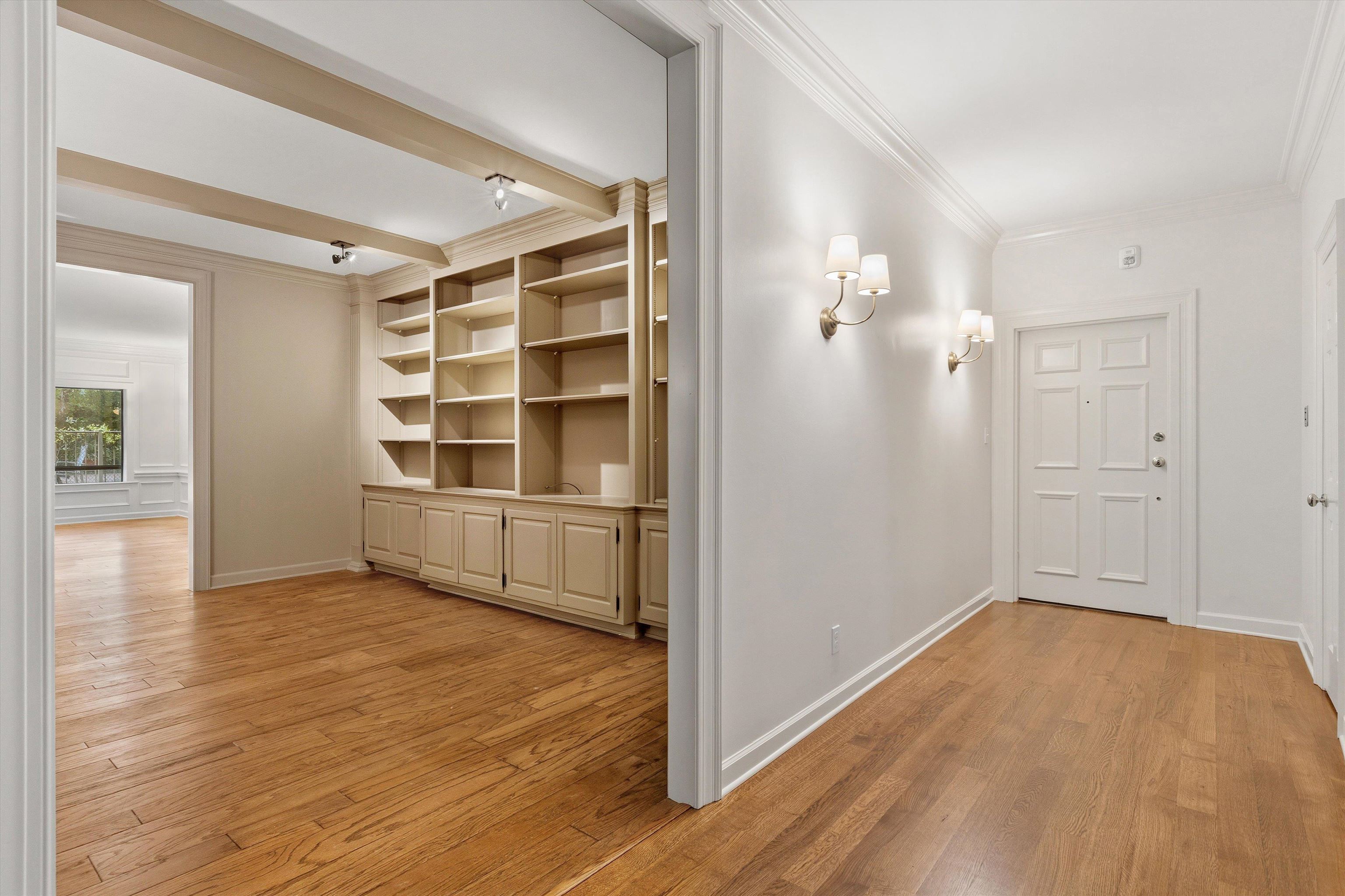 585 S GREER ST Unit: 100