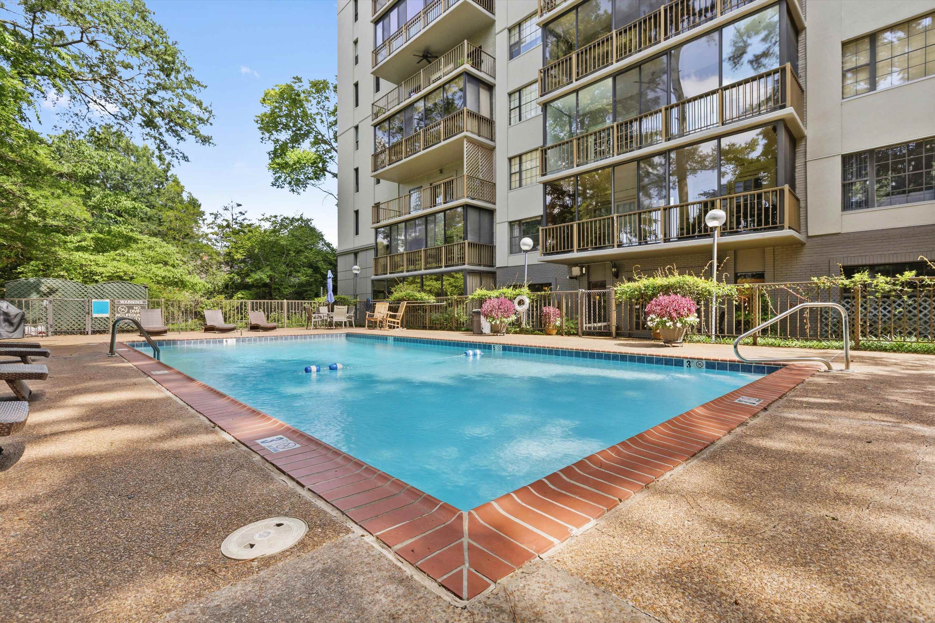 585 S GREER ST Unit: 100
