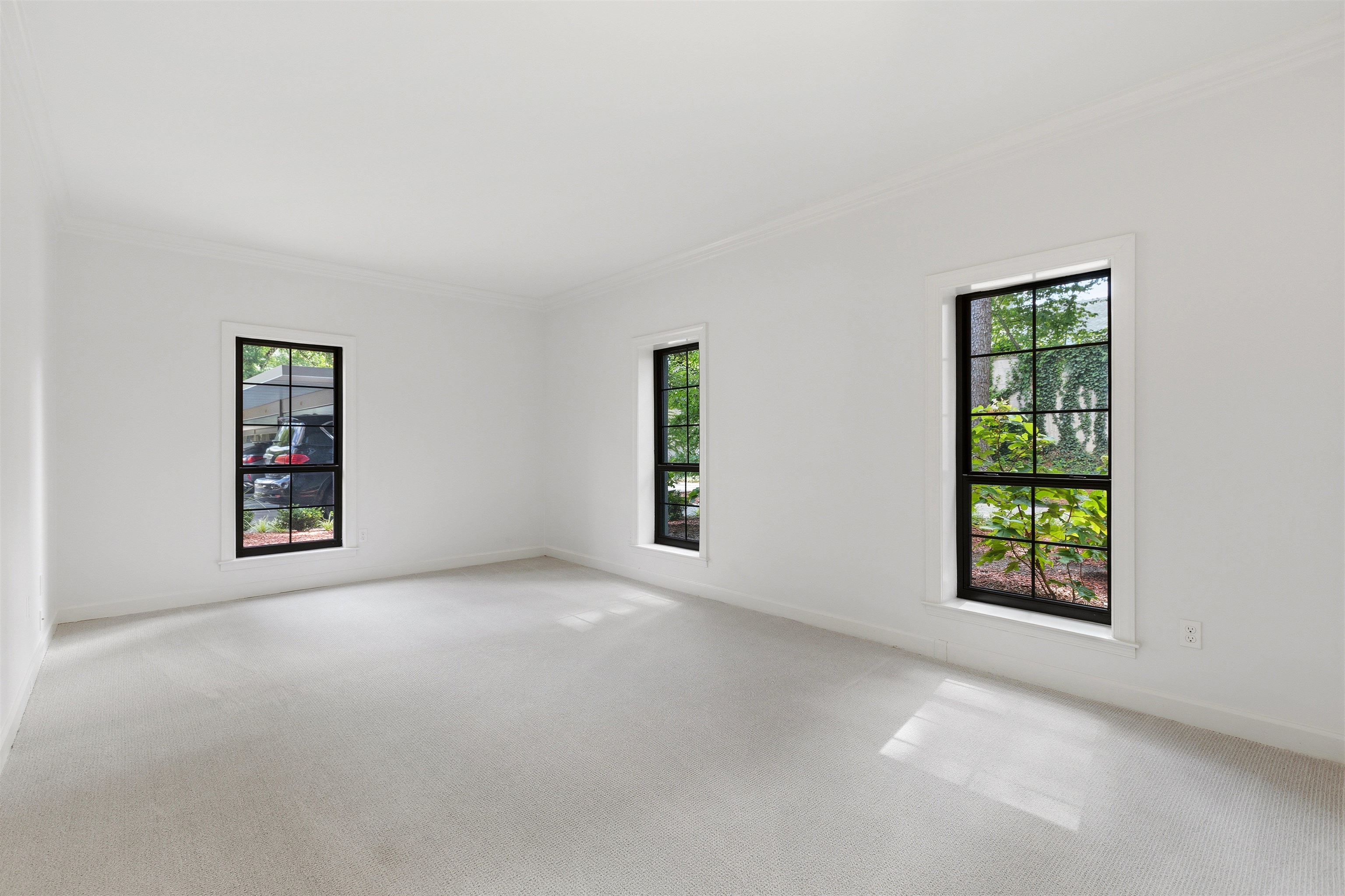 585 S GREER ST Unit: 100