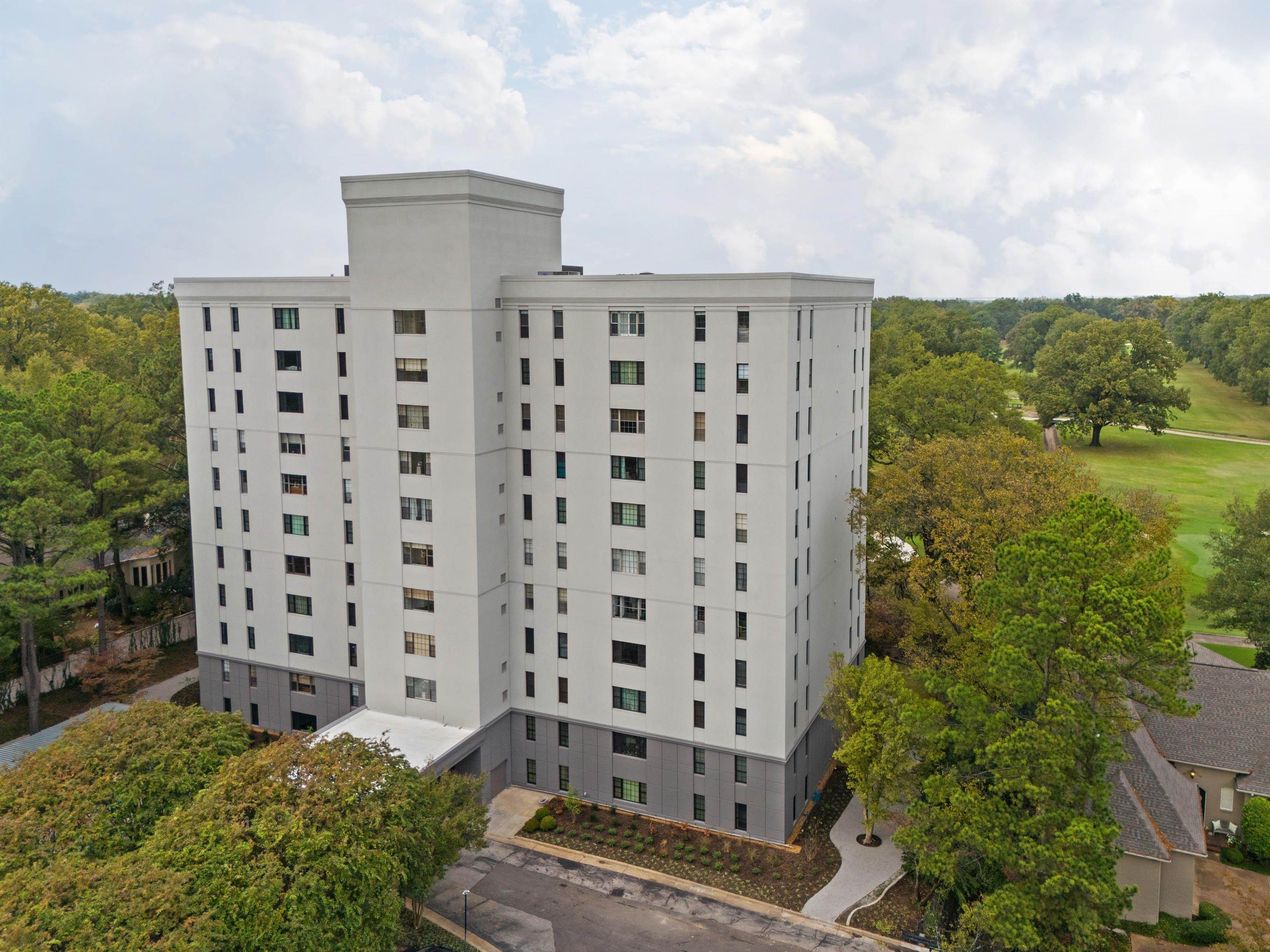 585 S GREER ST Unit: 100