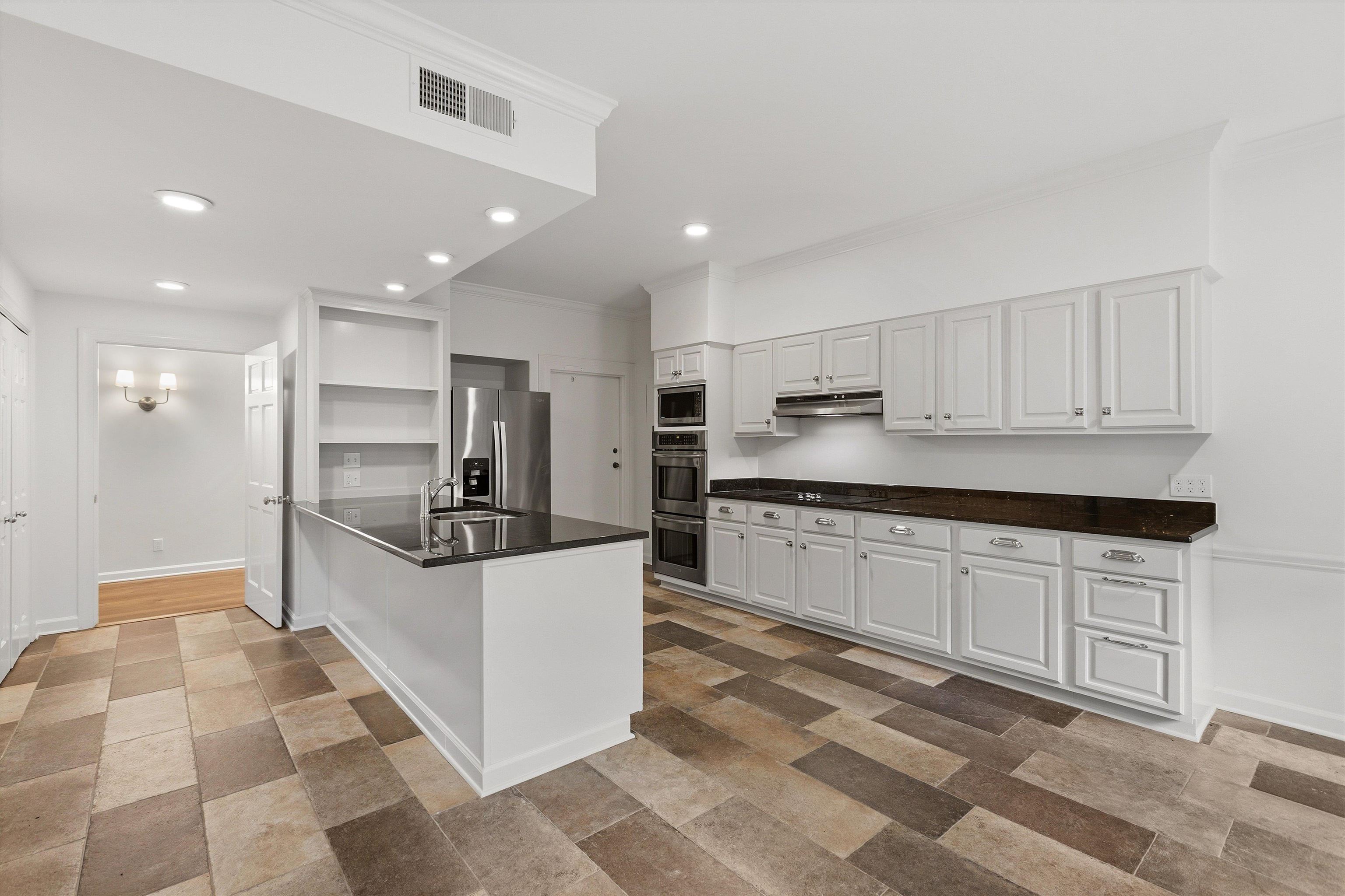 585 S GREER ST Unit: 100