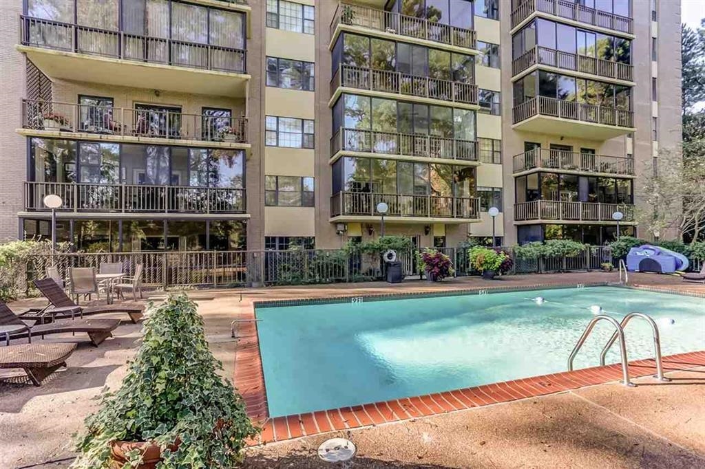 585 S GREER ST Unit: 100