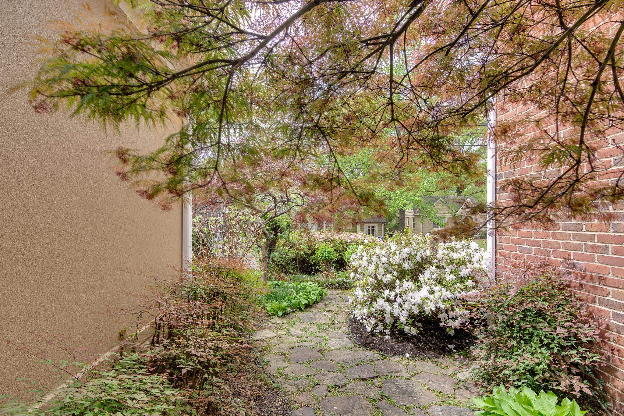 164 S REESE ST
