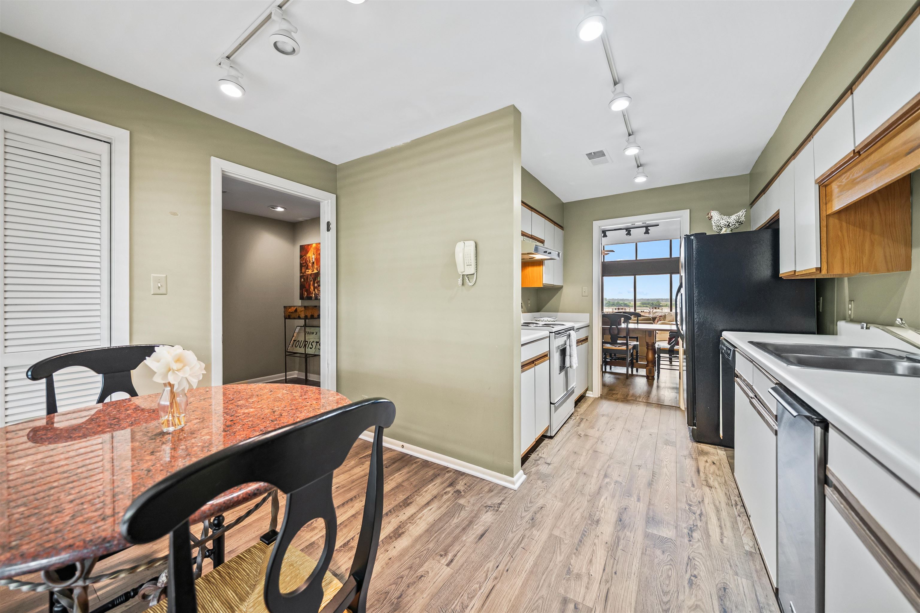 343 RIVERBLUFF PL Unit: 3