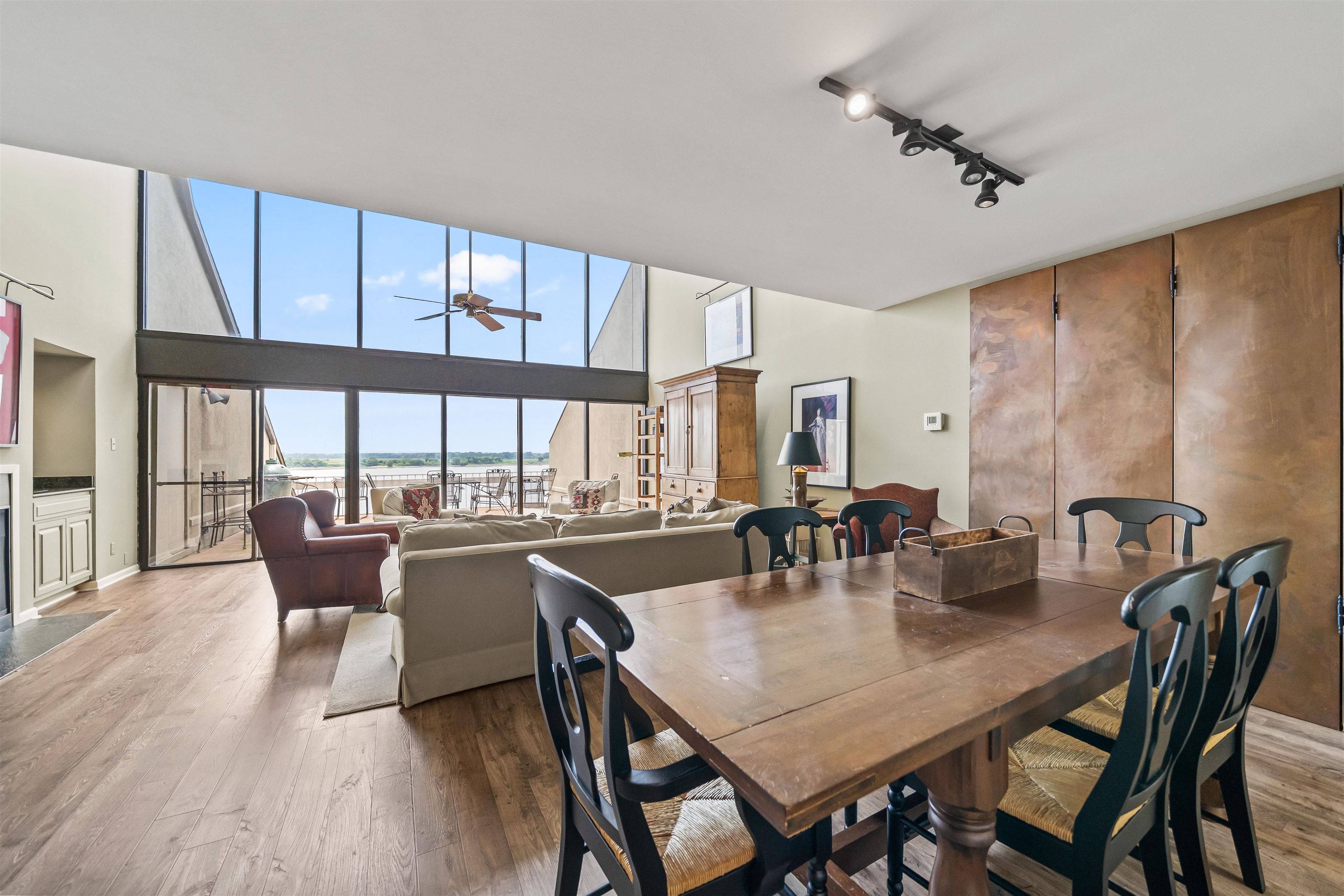 343 RIVERBLUFF PL Unit: 3