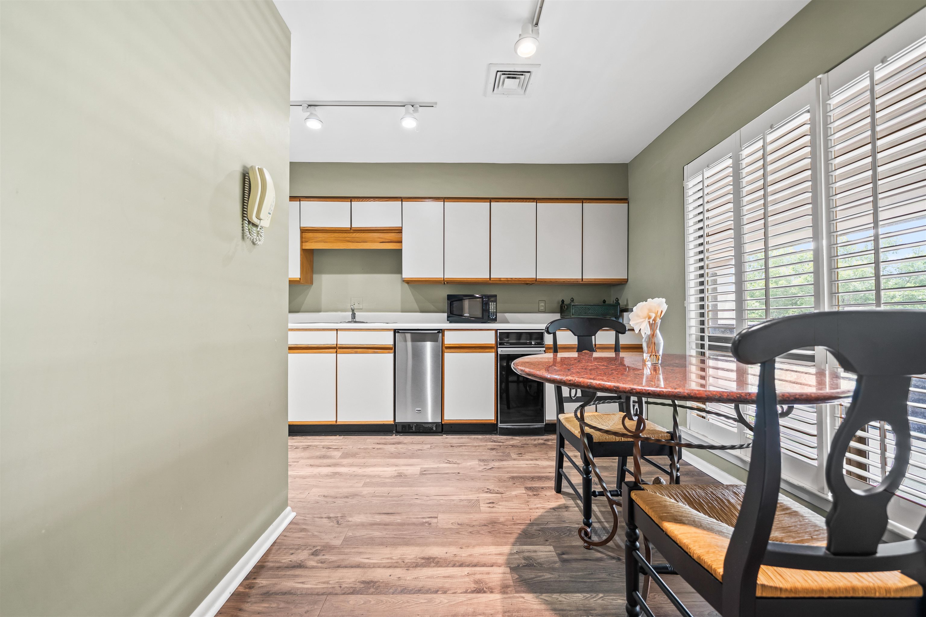 343 RIVERBLUFF PL Unit: 3