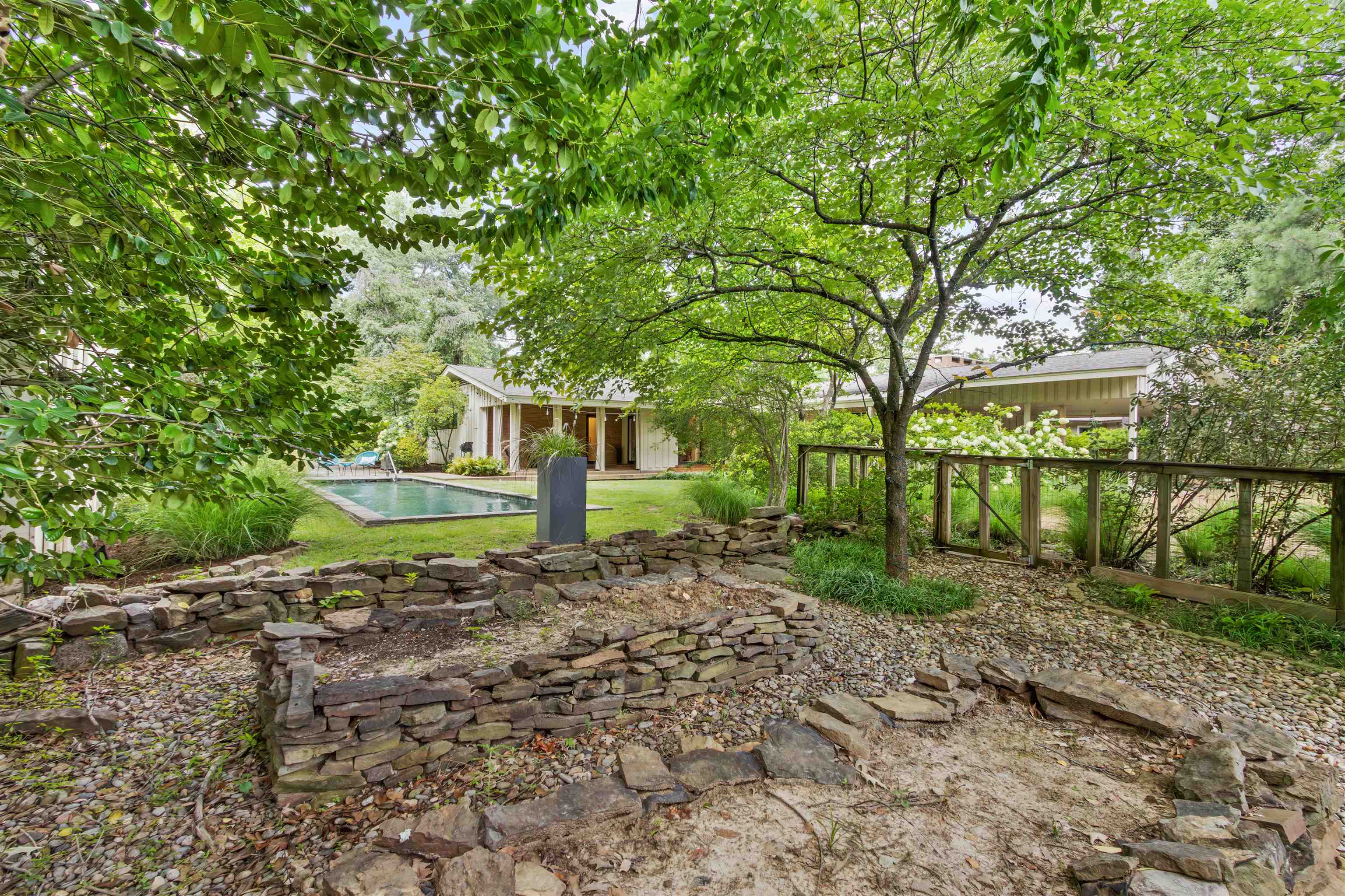 998 FAIR MEADOW RD