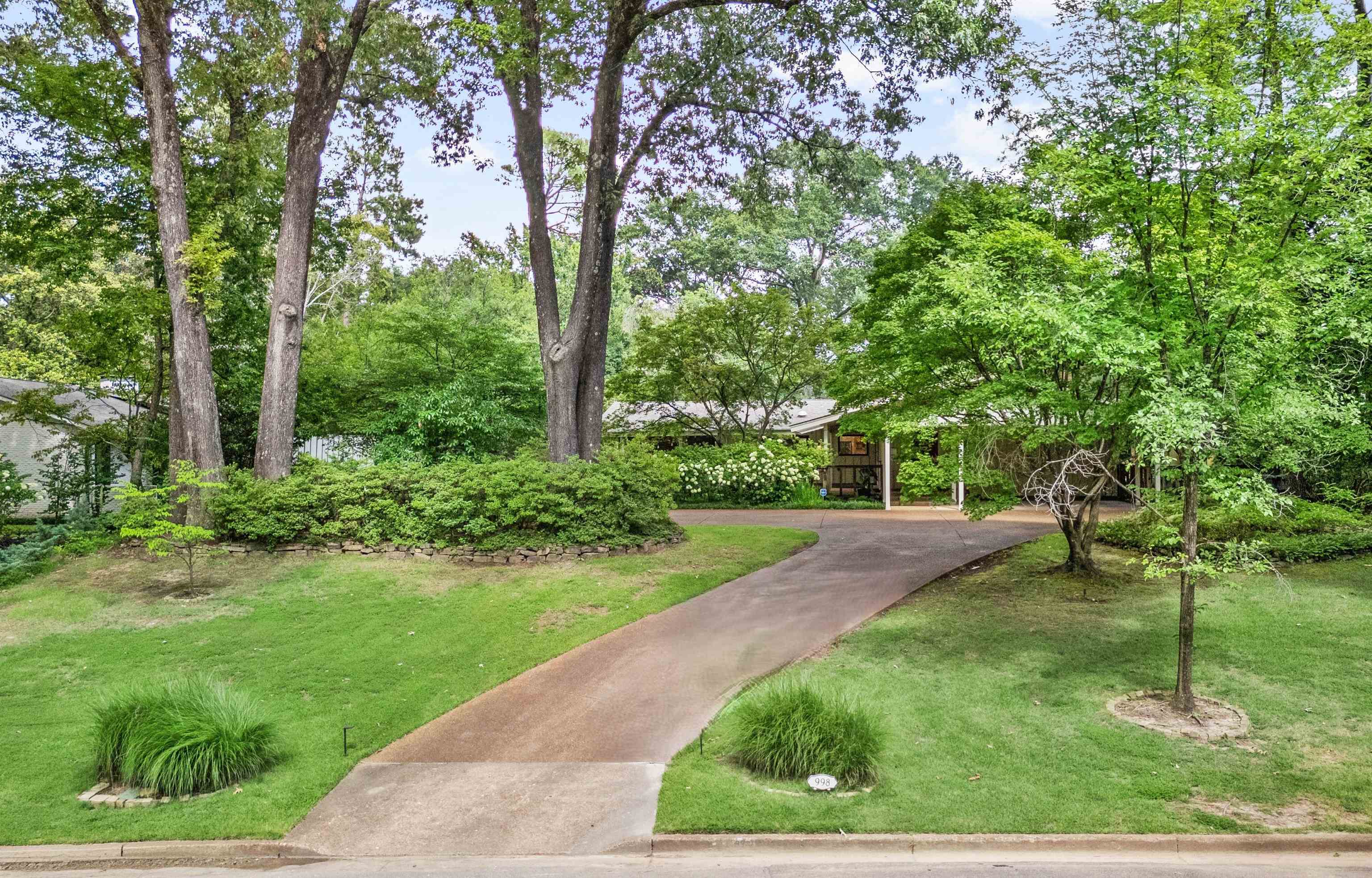 998 FAIR MEADOW RD