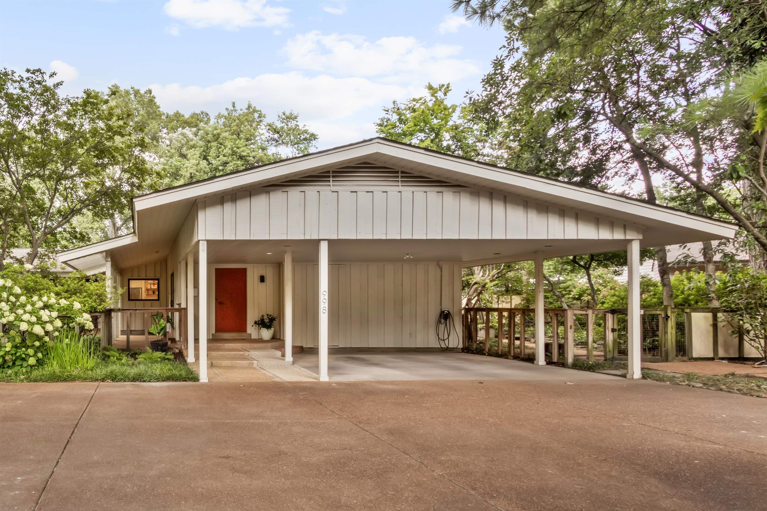 998 FAIR MEADOW RD