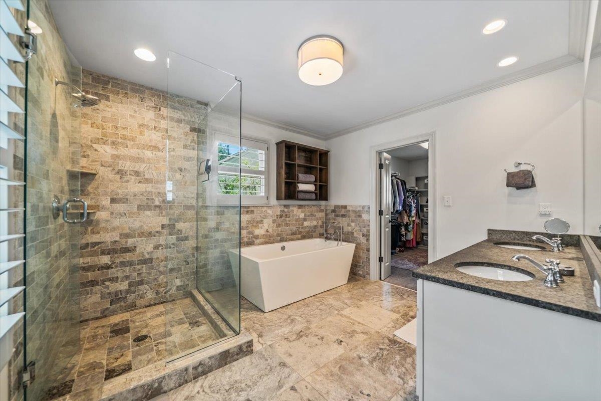 3835 S MONTCLAIR DR