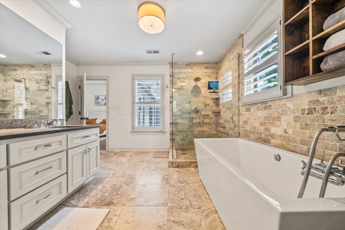 3835 S MONTCLAIR DR