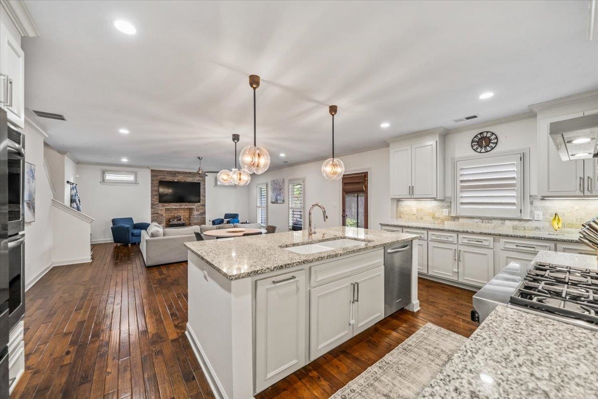 3835 S MONTCLAIR DR