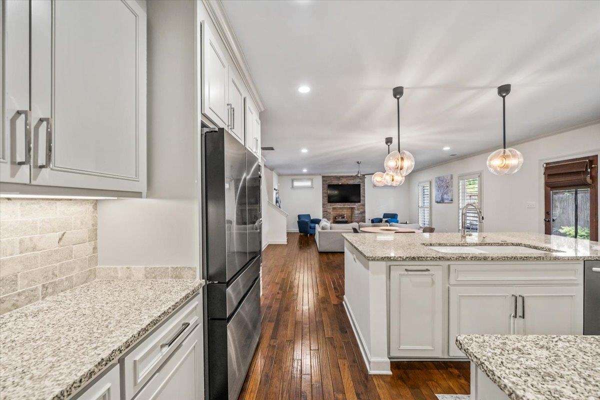 3835 S MONTCLAIR DR