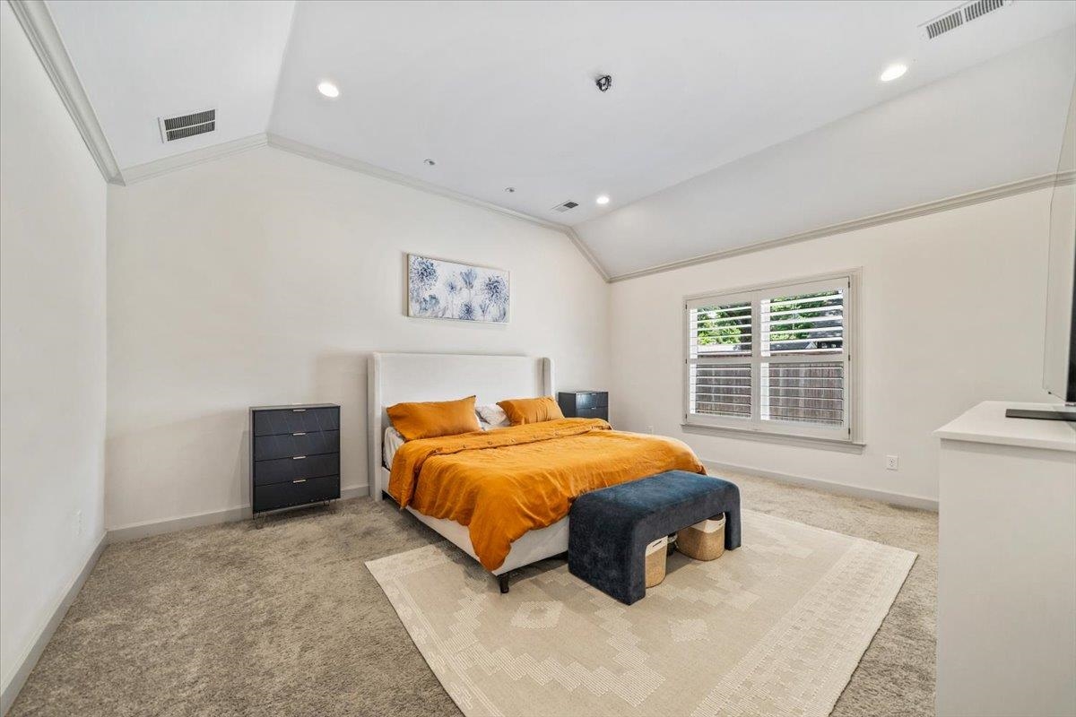 3835 S MONTCLAIR DR