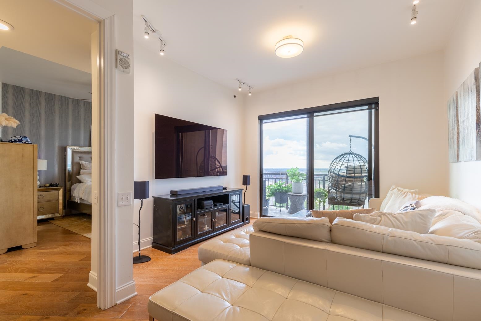 717 RIVERSIDE DR Unit: 1407