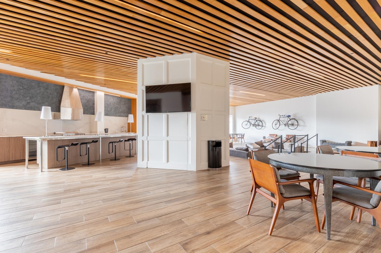 717 RIVERSIDE DR Unit: 1407