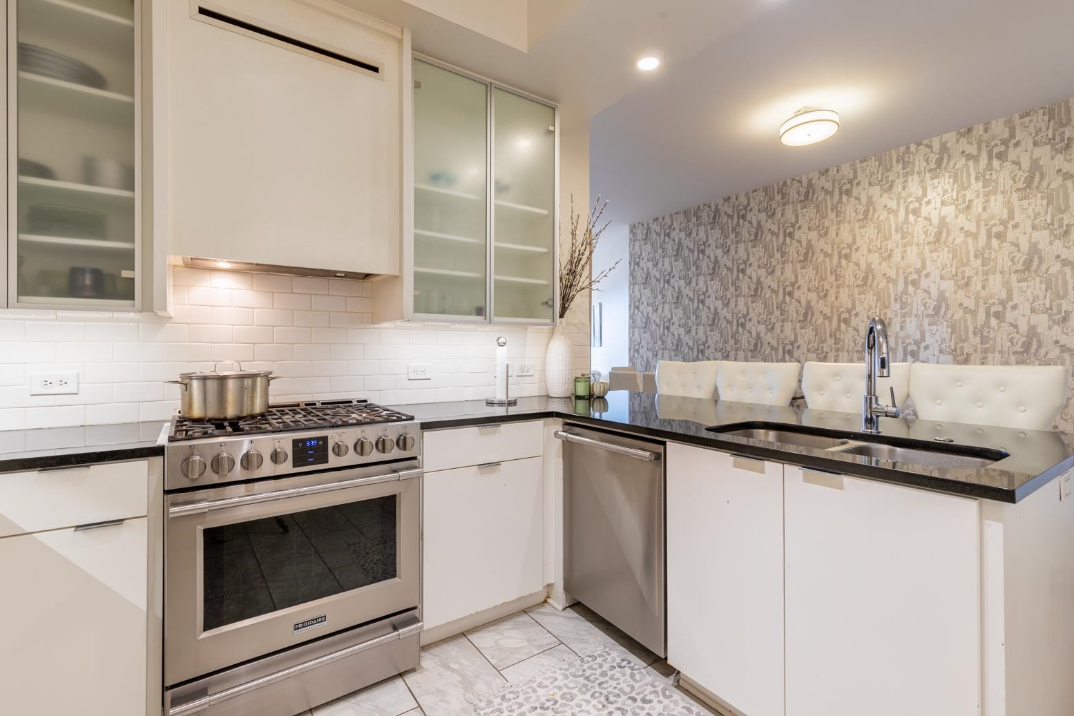 717 RIVERSIDE DR Unit: 1407
