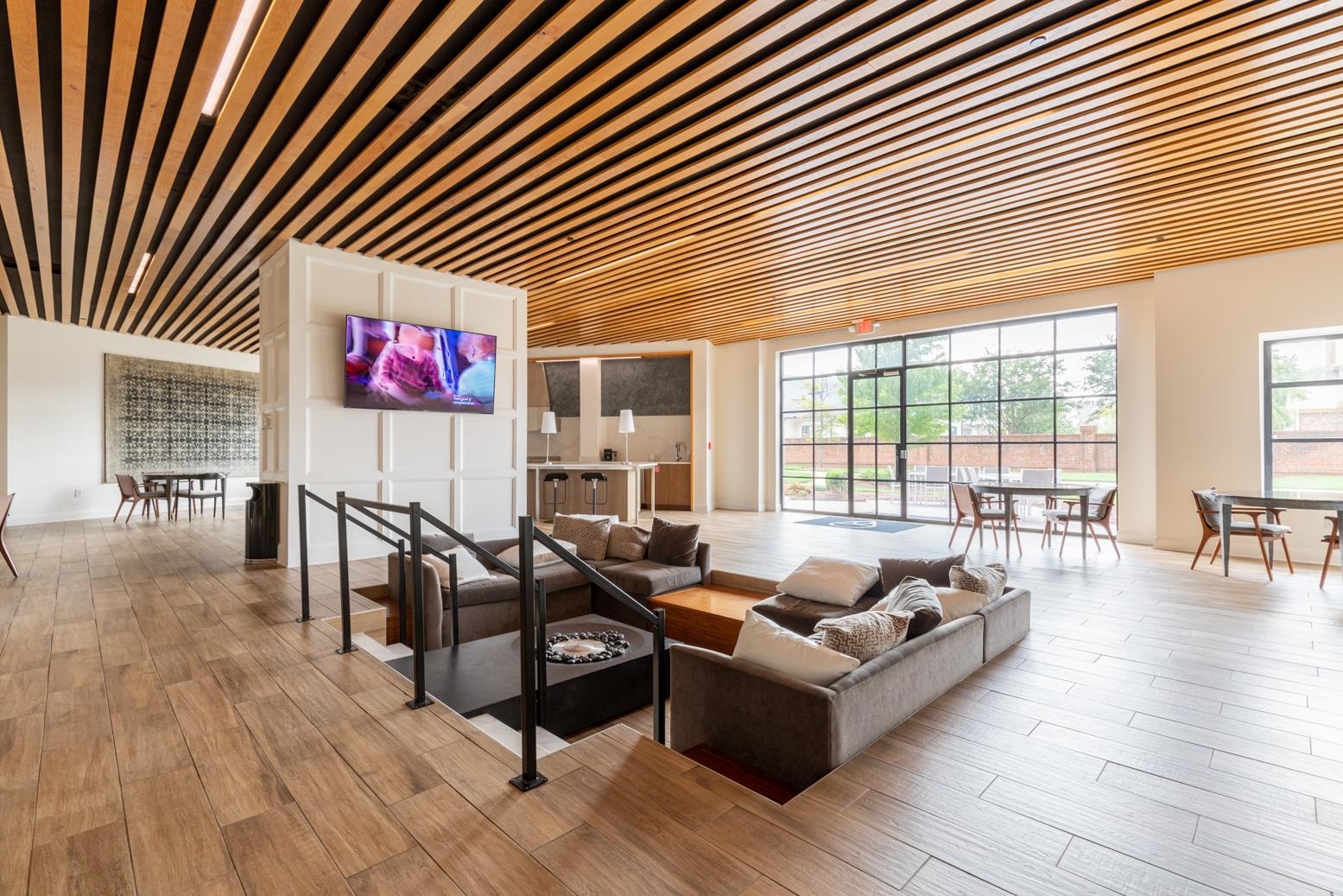 717 RIVERSIDE DR Unit: 1407
