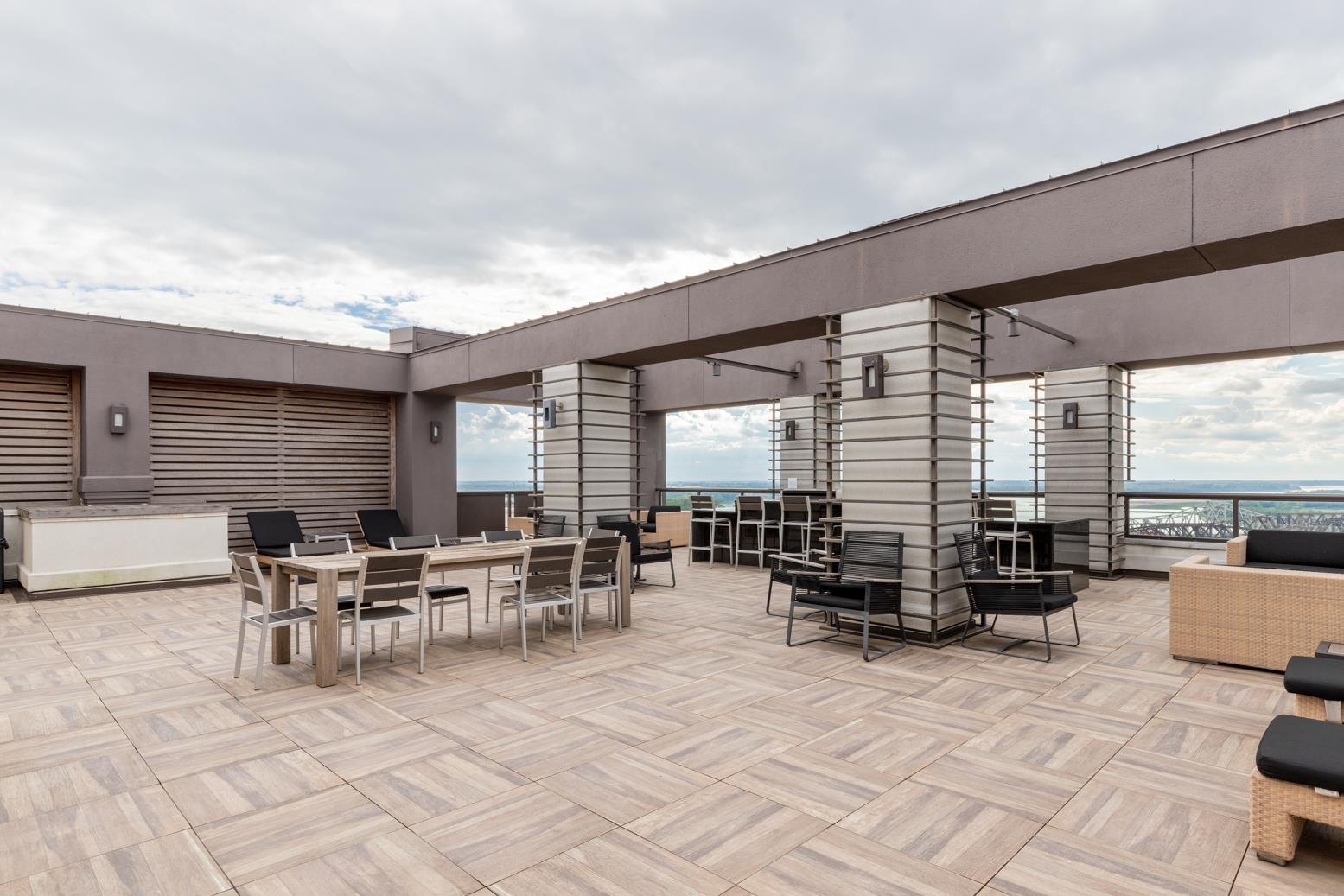717 RIVERSIDE DR Unit: 1407