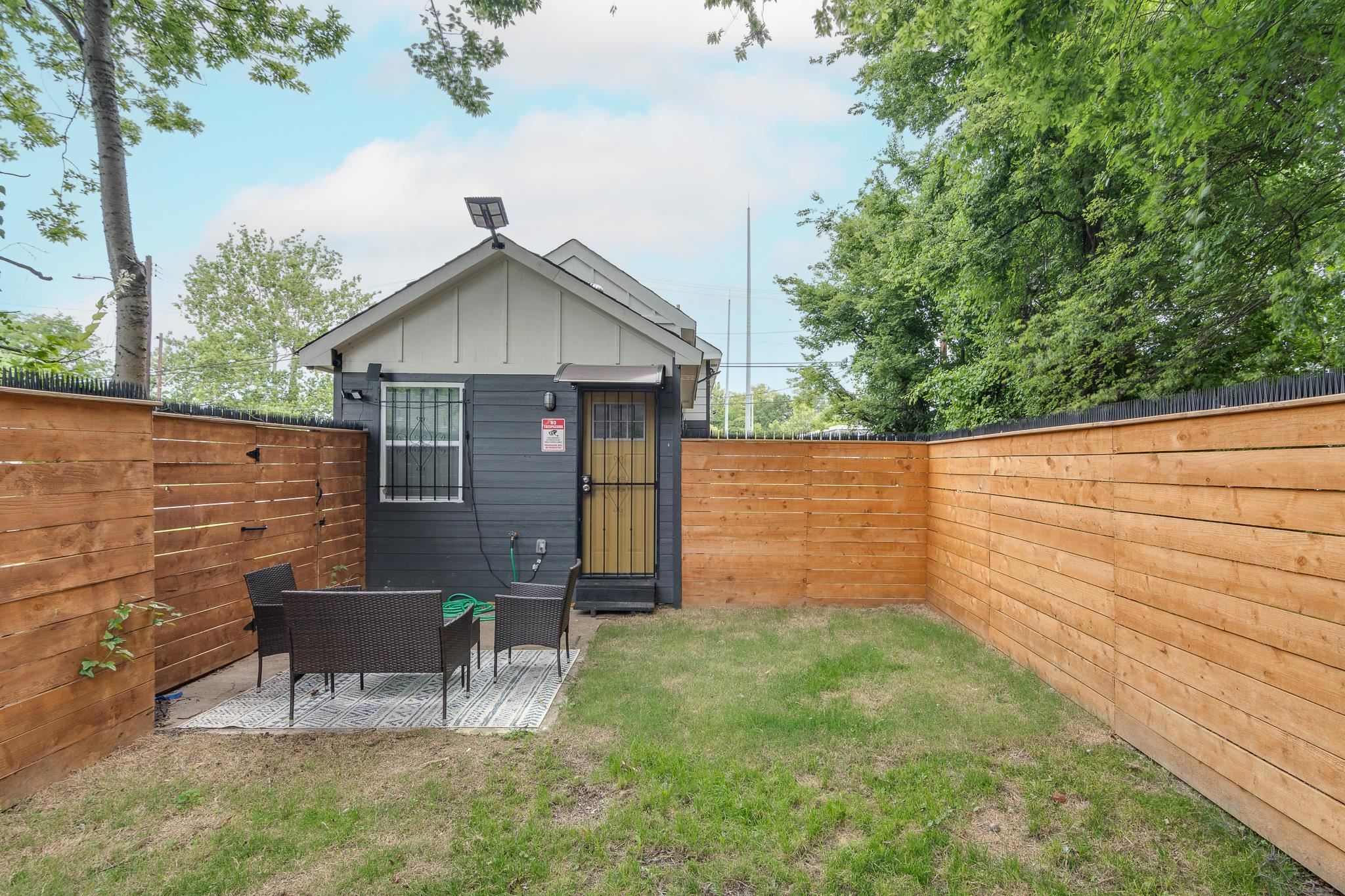843 LANE AVE