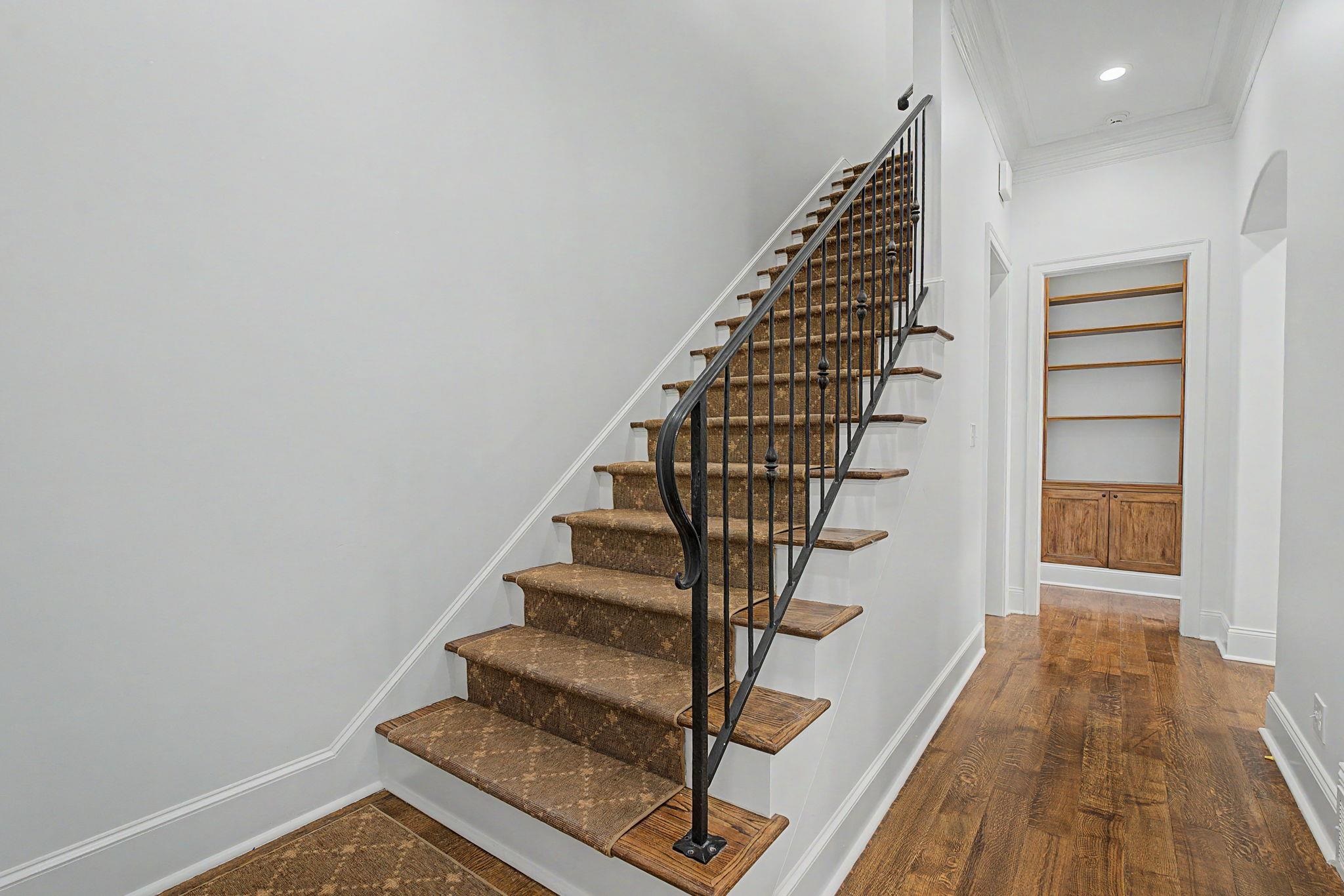 210 LOMBARDY RD