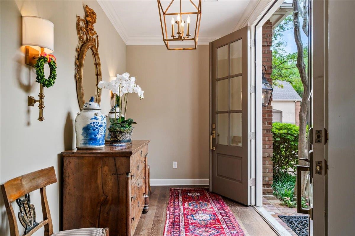 598 CLUB WALK LN Unit: 10