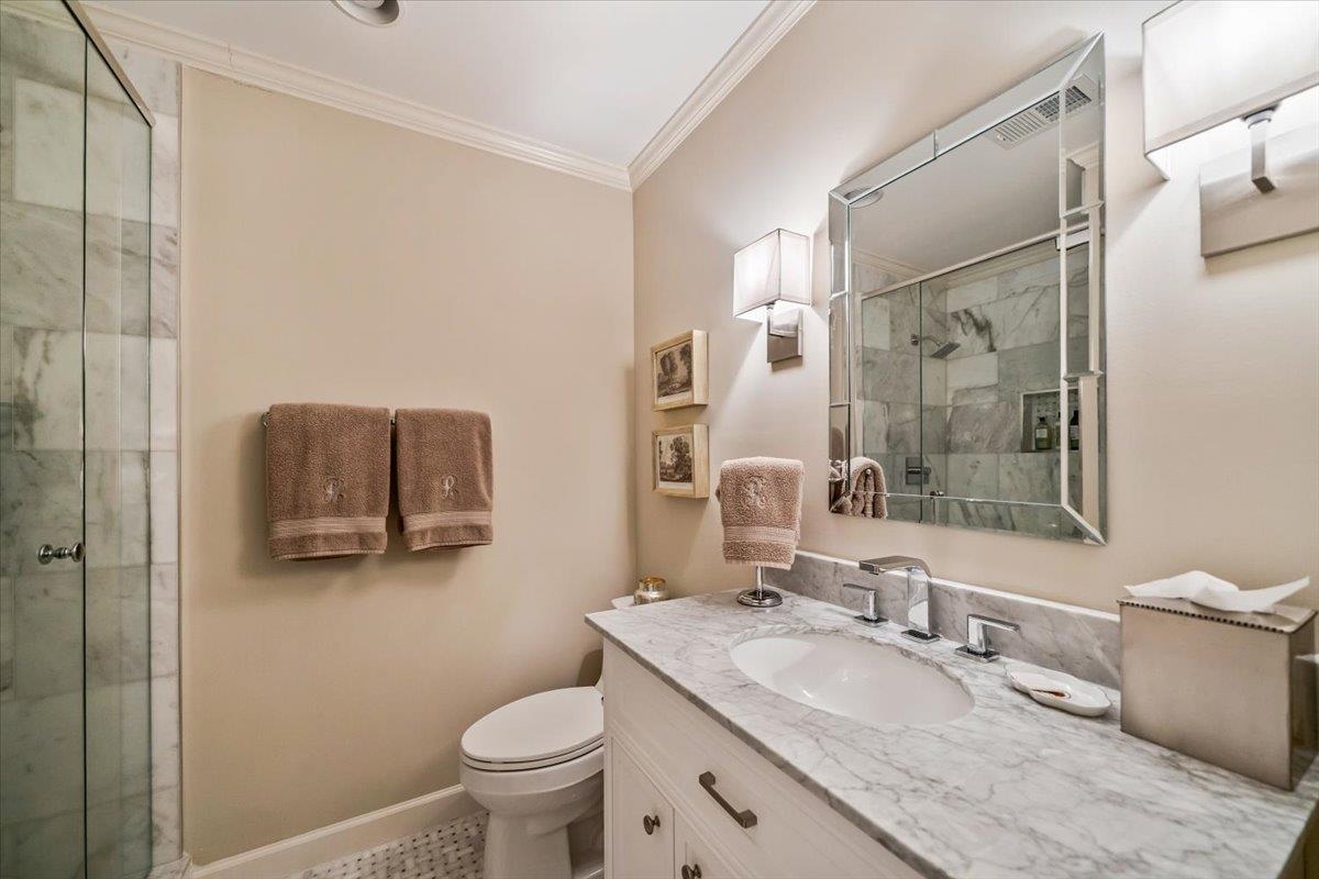 598 CLUB WALK LN Unit: 10