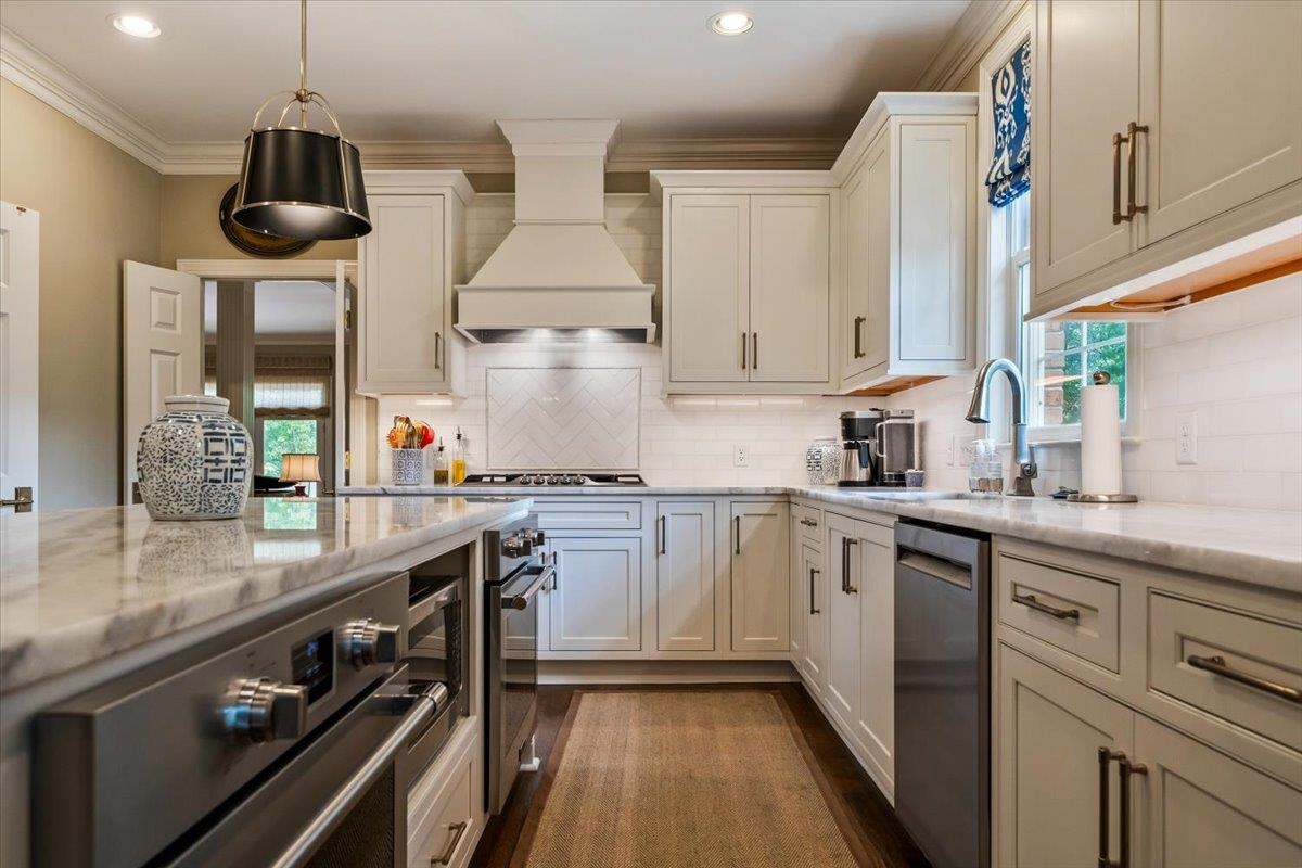 598 CLUB WALK LN Unit: 10