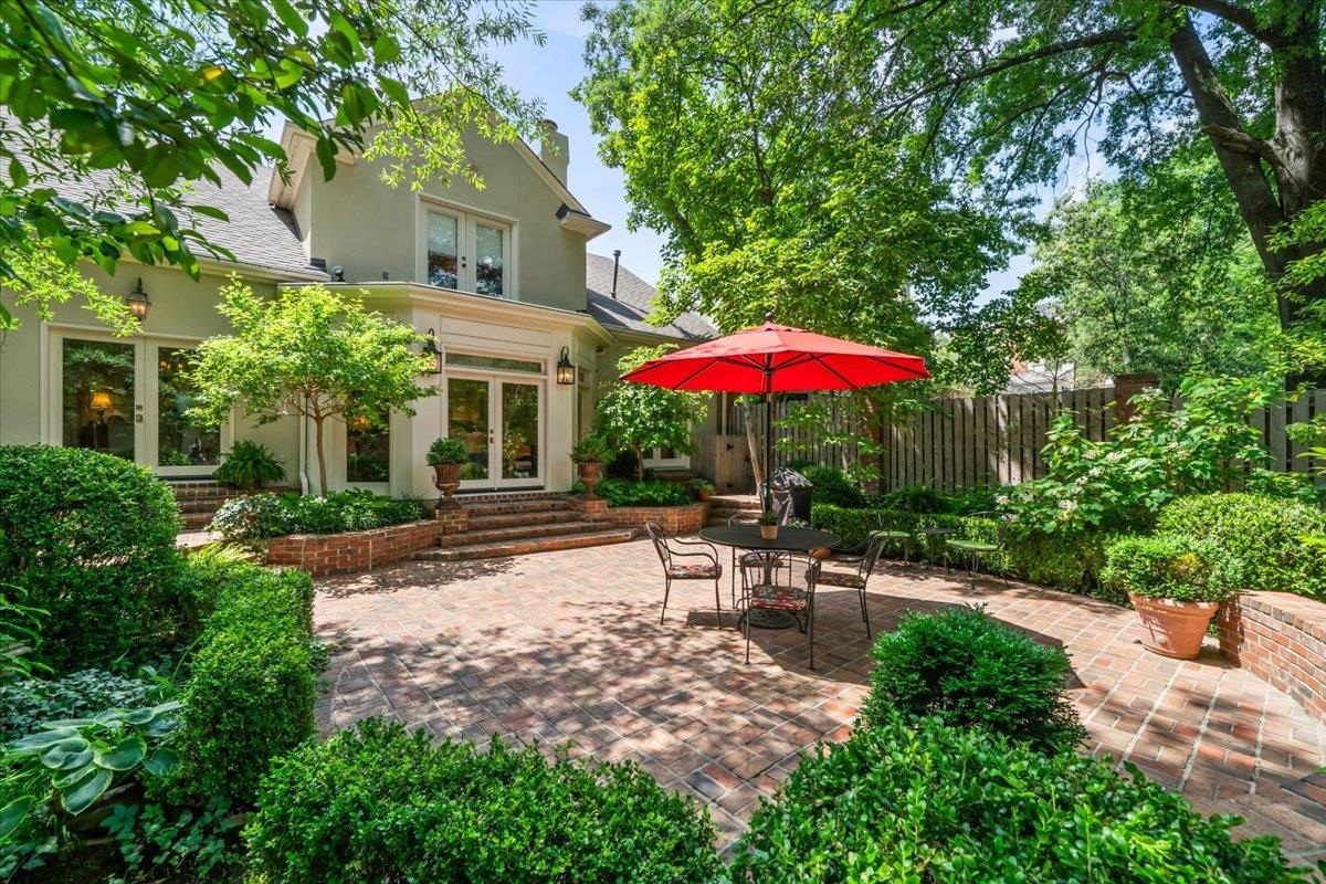 598 CLUB WALK LN Unit: 10