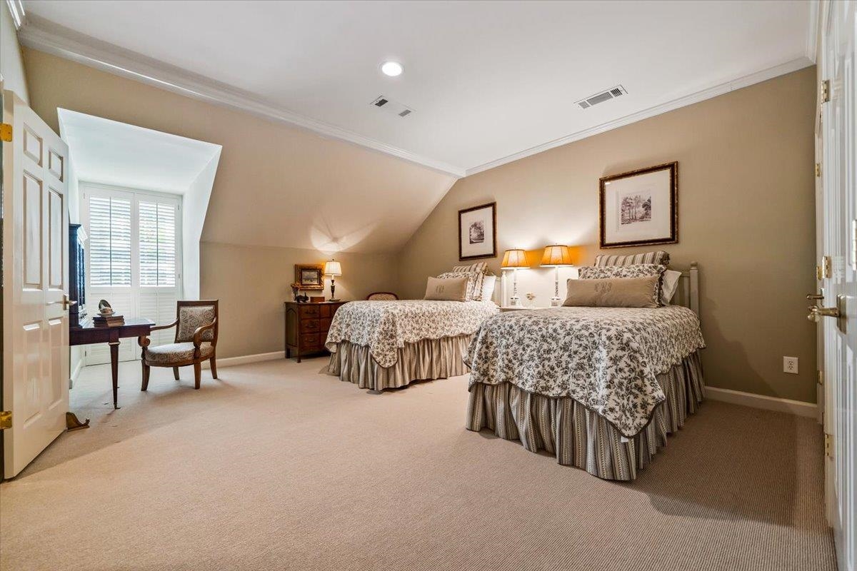 598 CLUB WALK LN Unit: 10