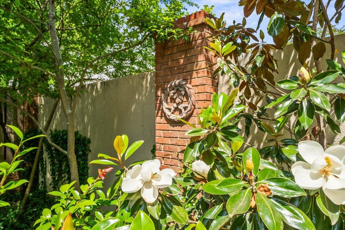 598 CLUB WALK LN Unit: 10
