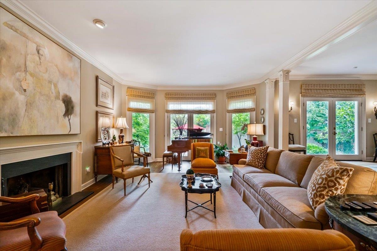 598 CLUB WALK LN Unit: 10