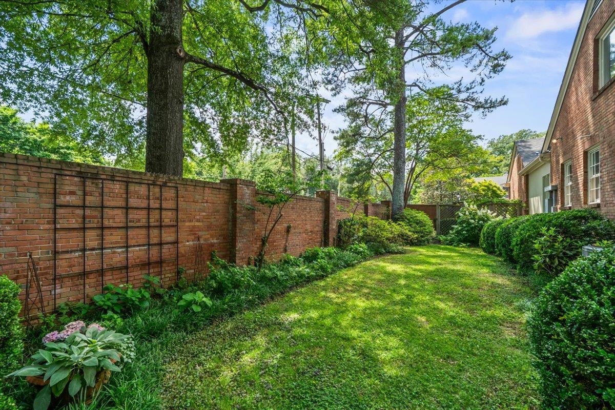 598 CLUB WALK LN Unit: 10