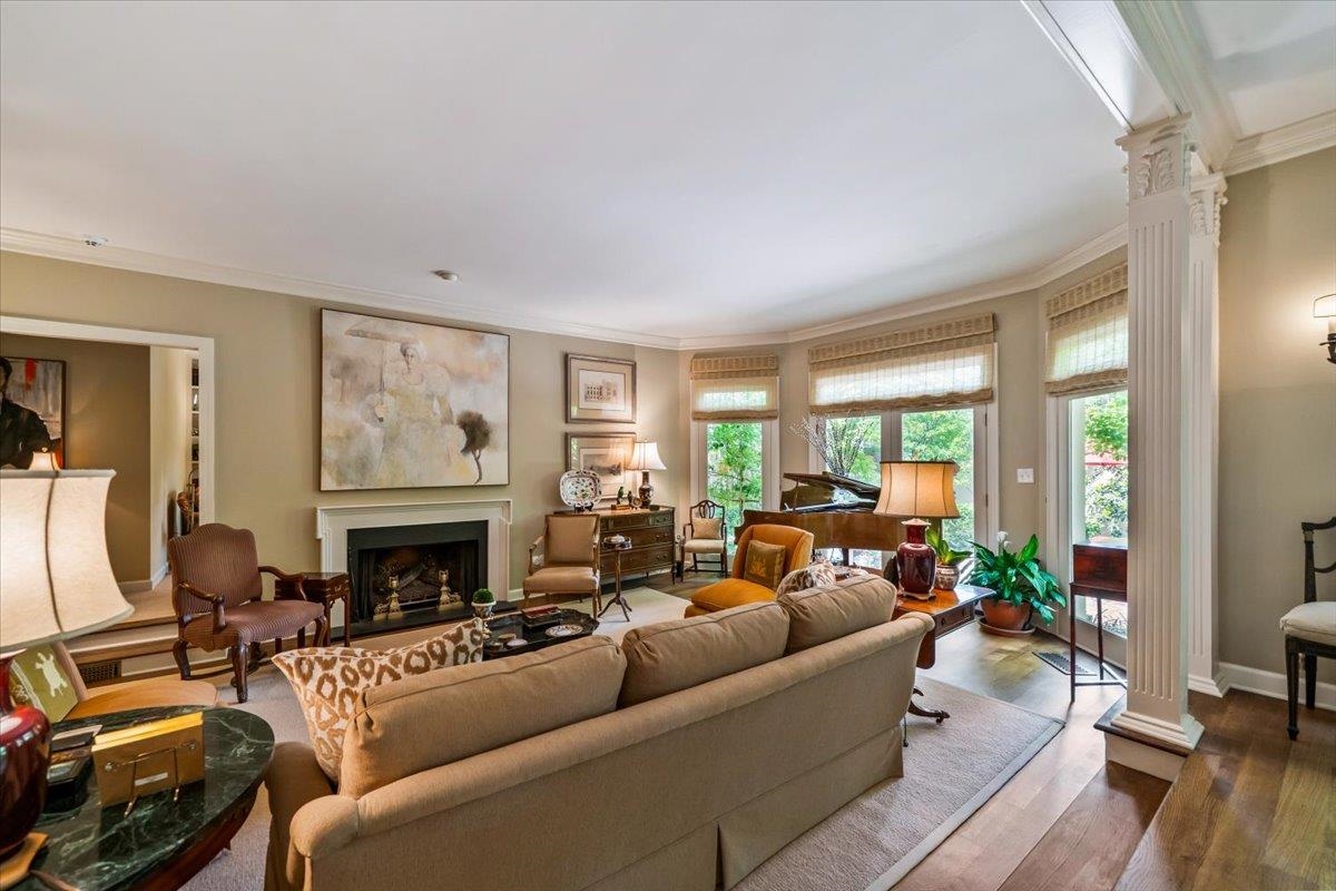 598 CLUB WALK LN Unit: 10