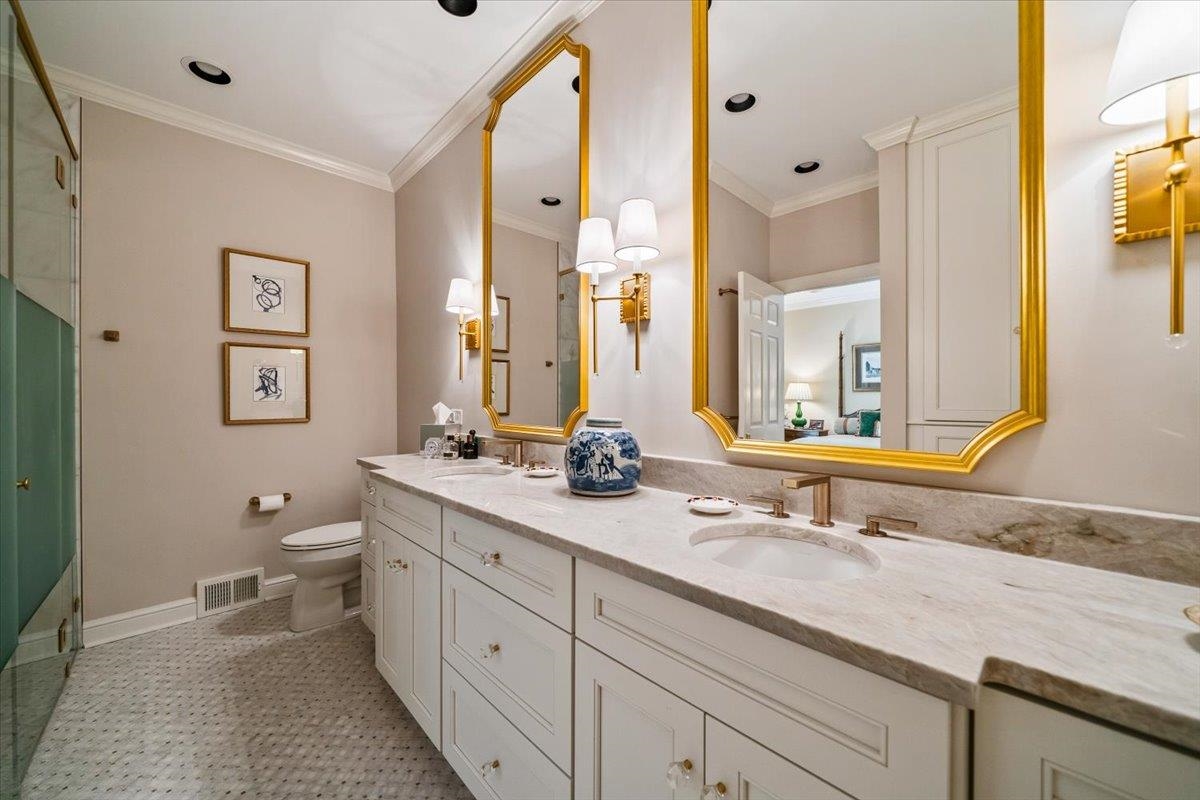 598 CLUB WALK LN Unit: 10