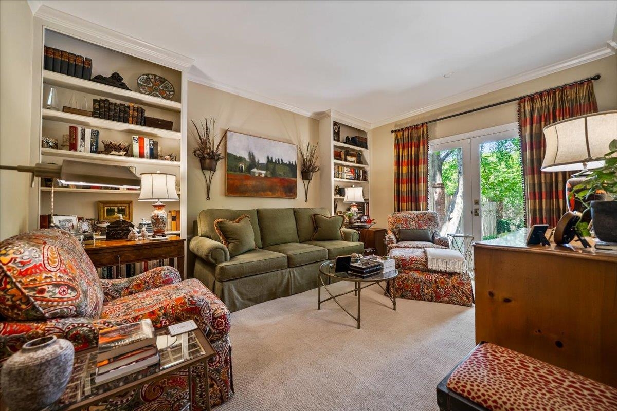 598 CLUB WALK LN Unit: 10