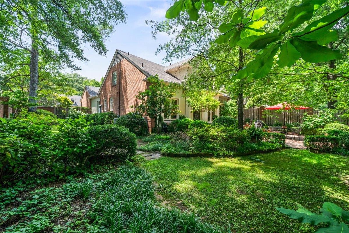 598 CLUB WALK LN Unit: 10