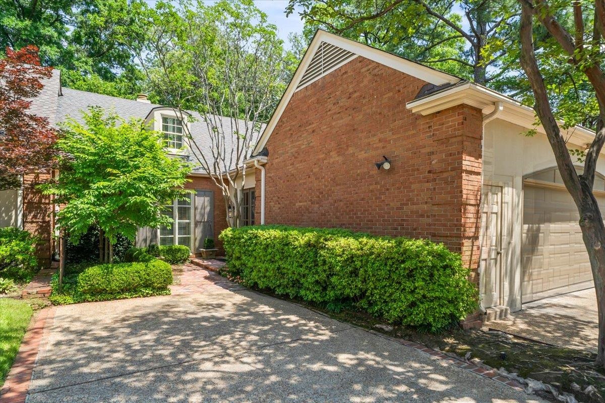 598 CLUB WALK LN Unit: 10