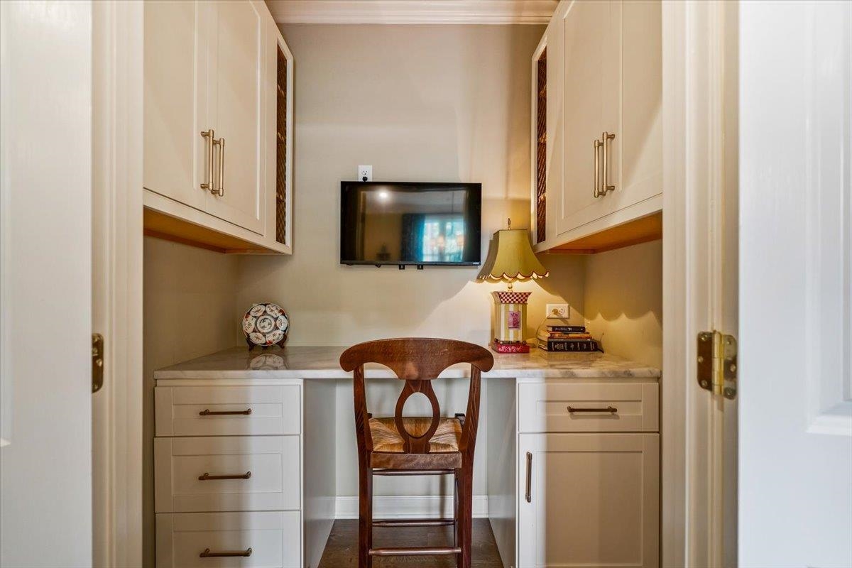 598 CLUB WALK LN Unit: 10