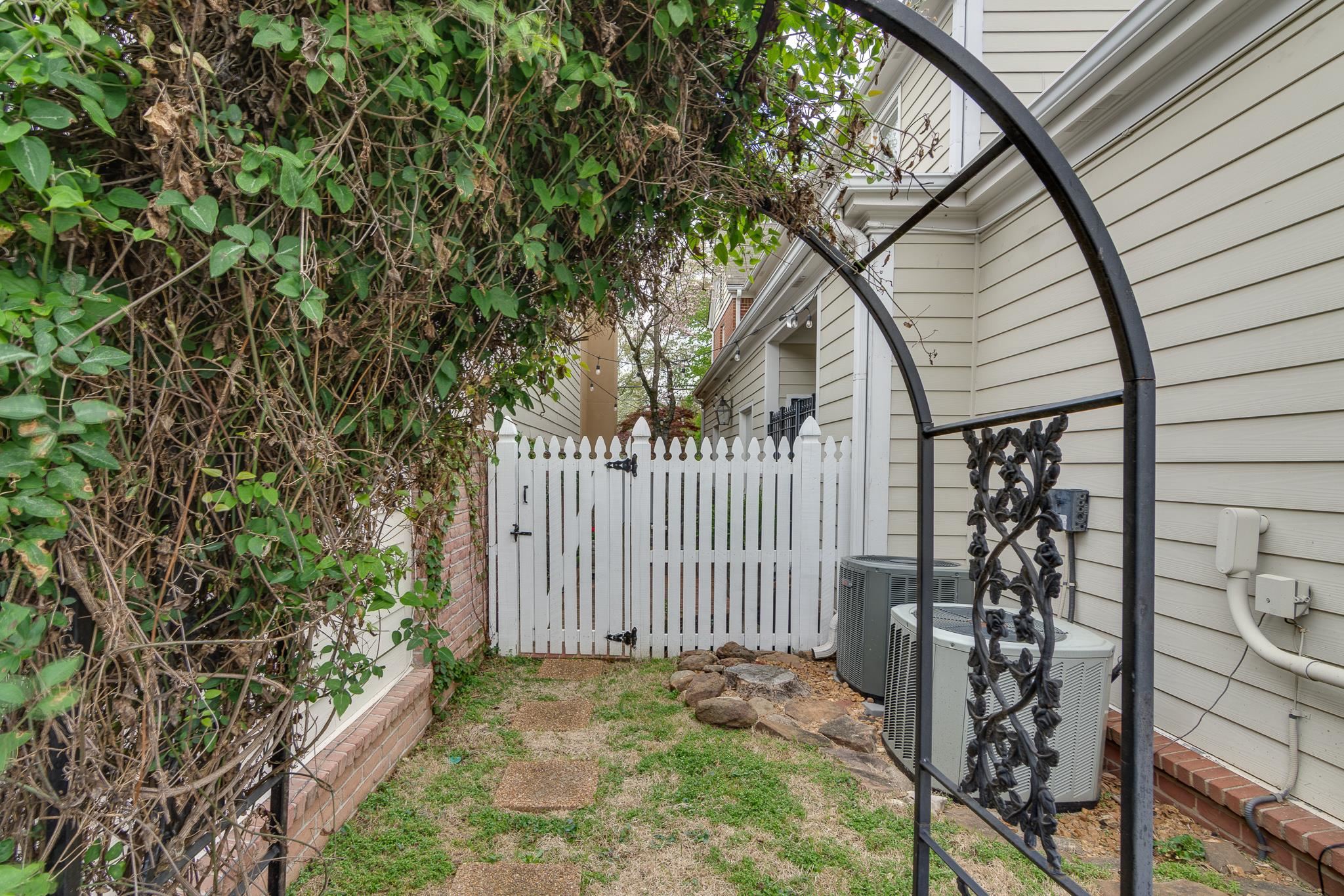 164 S REESE ST