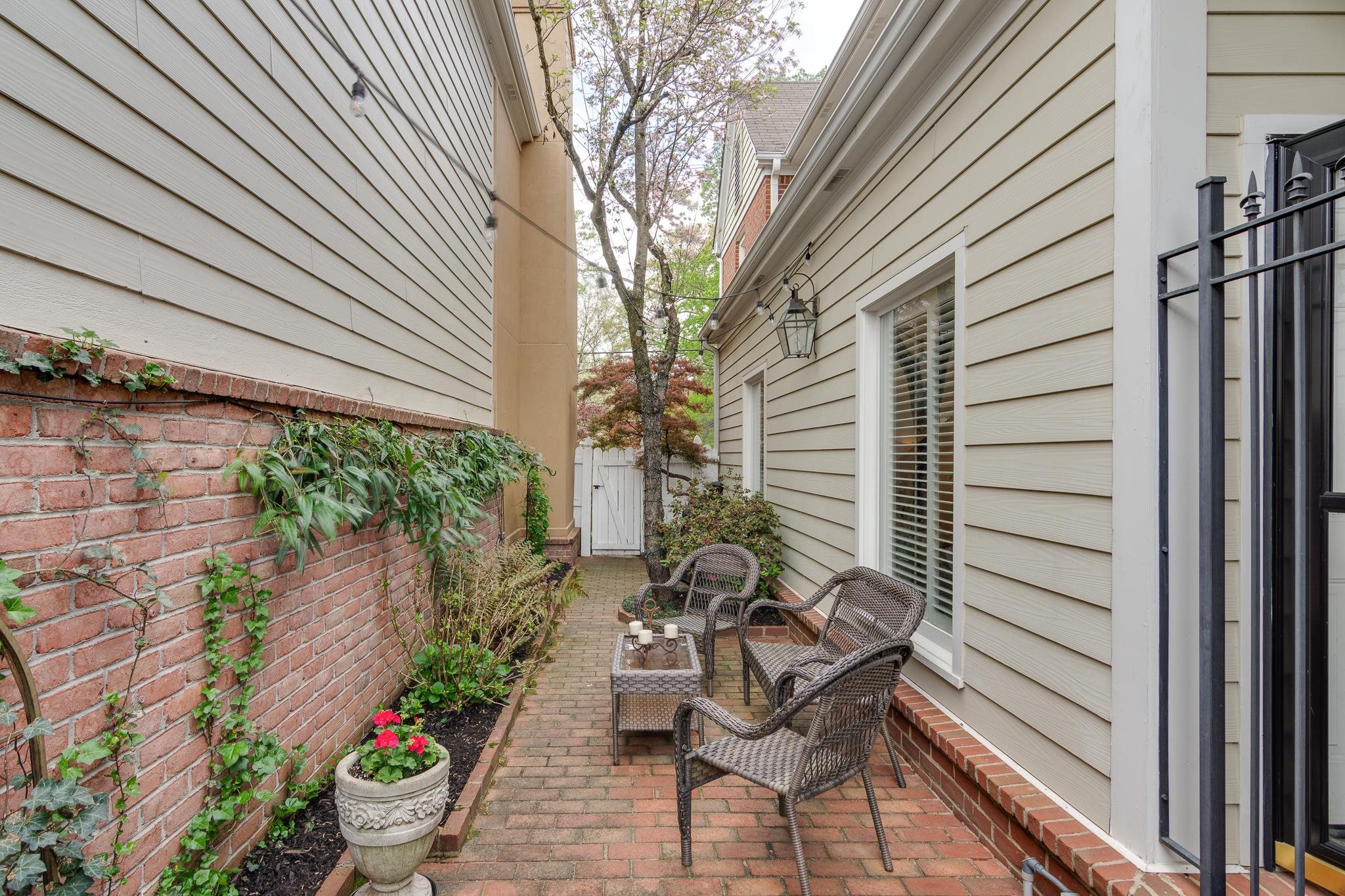 164 S REESE ST