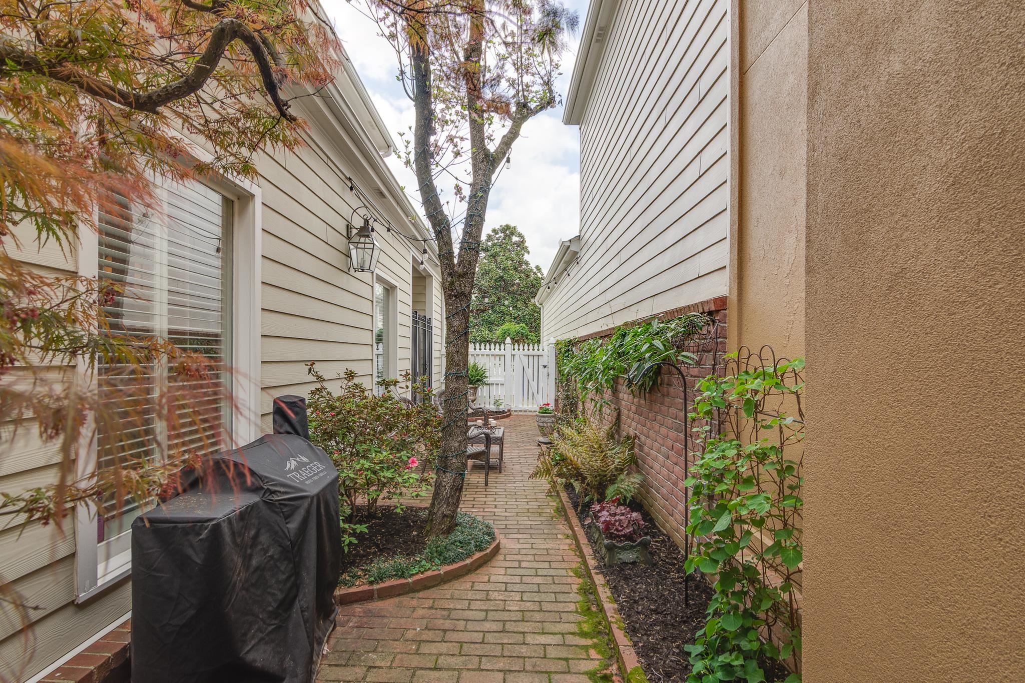 164 S REESE ST