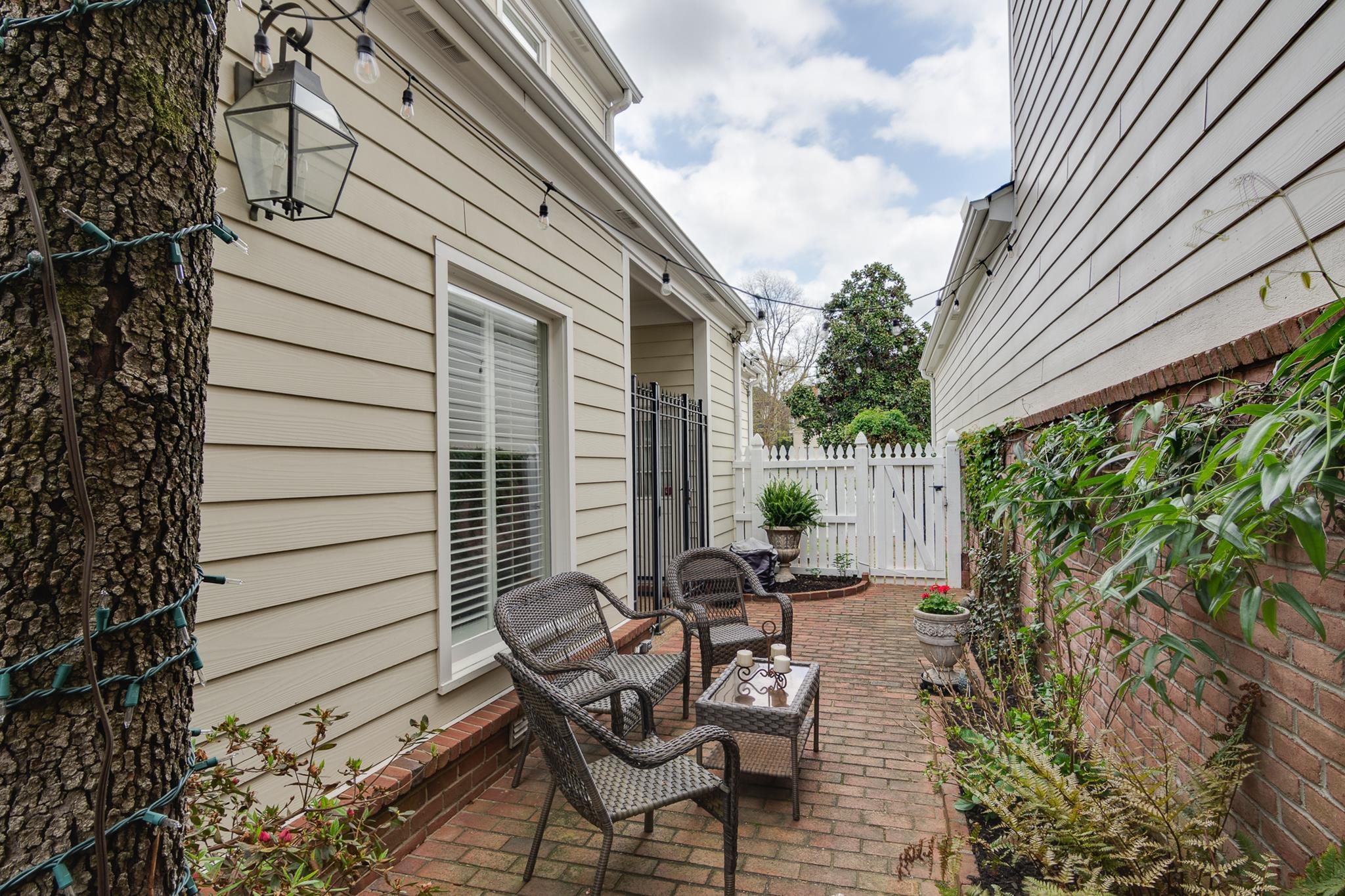 164 S REESE ST