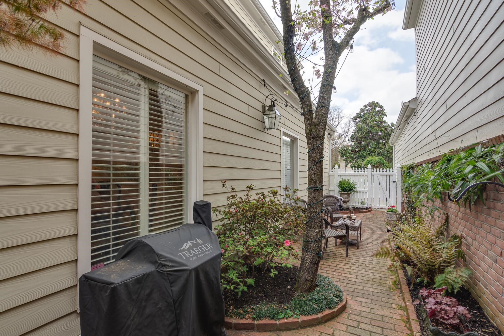 164 S REESE ST