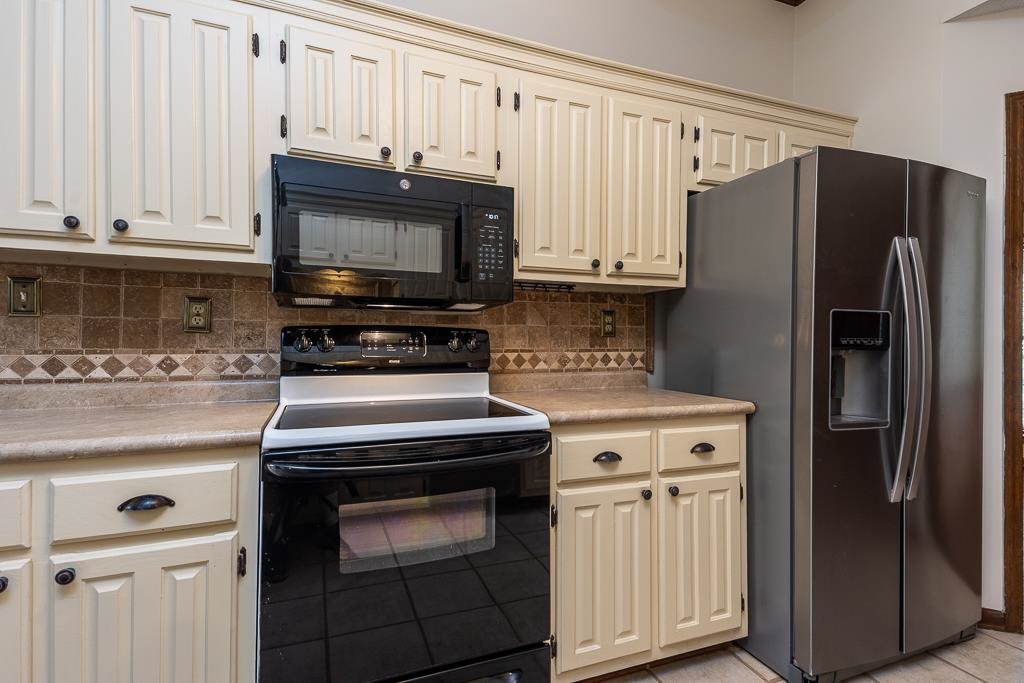 8893 WALNUT RIDGE LOOP