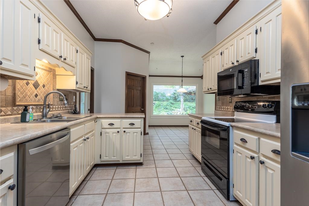 8893 WALNUT RIDGE LOOP