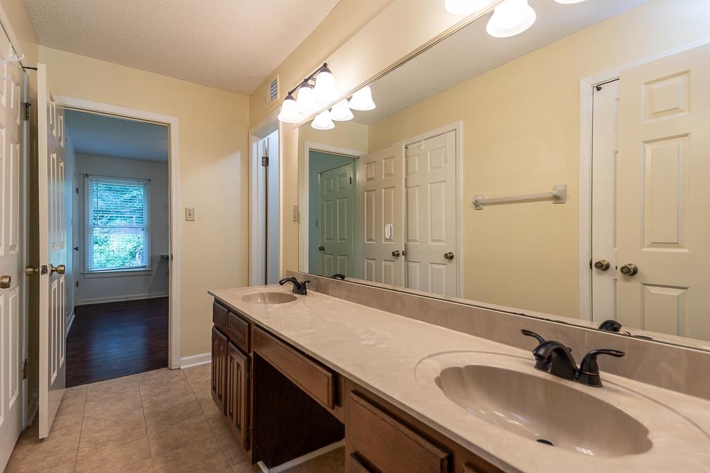 8893 WALNUT RIDGE LOOP