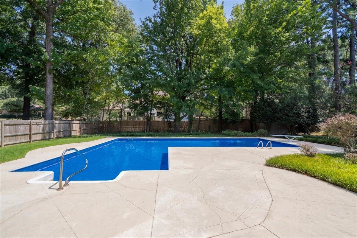 1290 PEBBLE CREEK LN